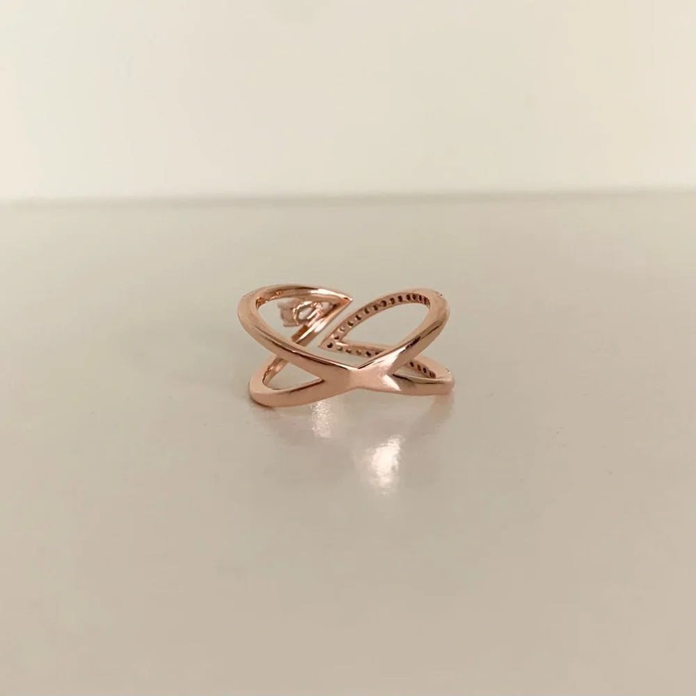 NWOT Rose gold X ring